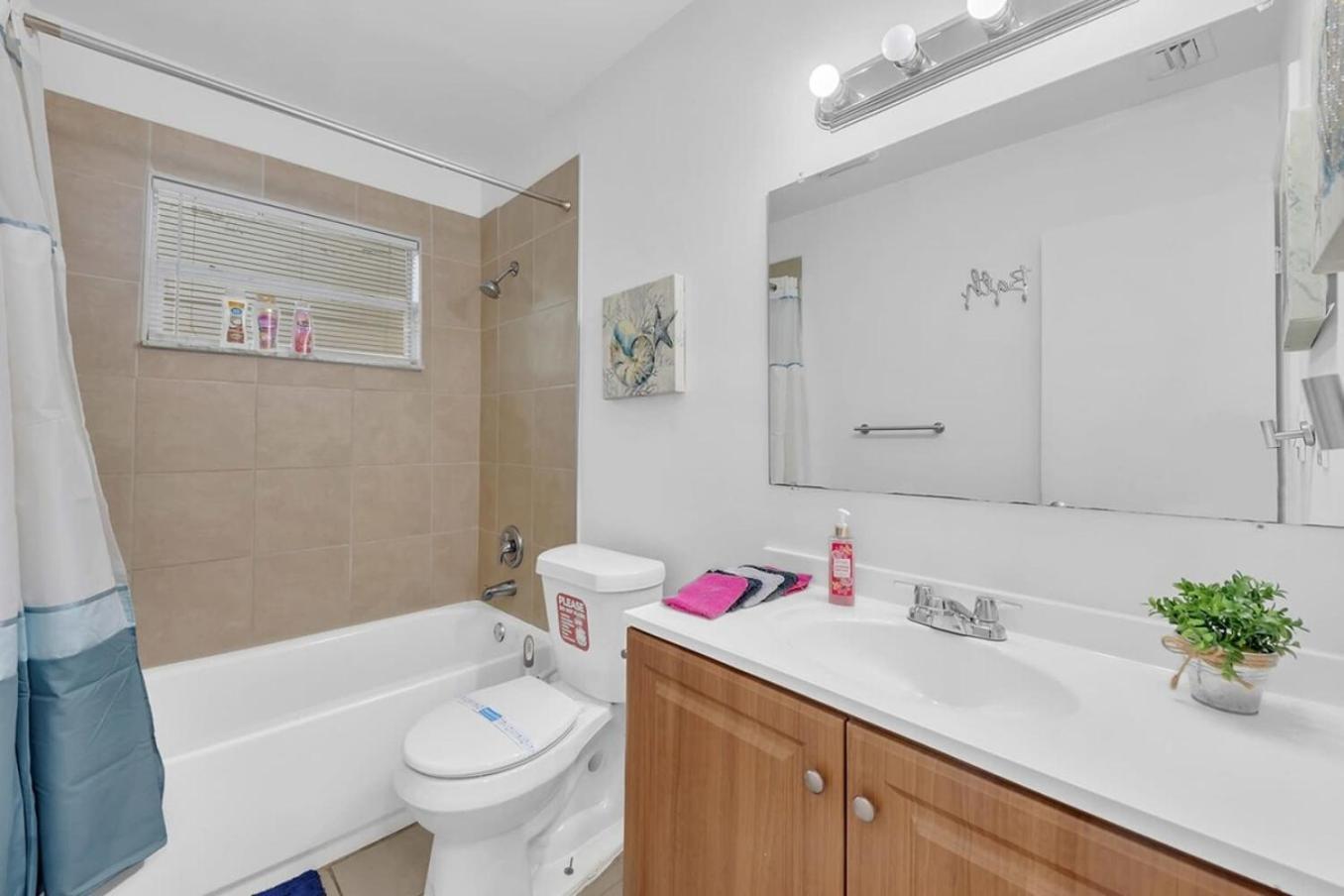 2 Bedroom House Minutes From Beach And Casino Db1 Dania Beach Exterior photo