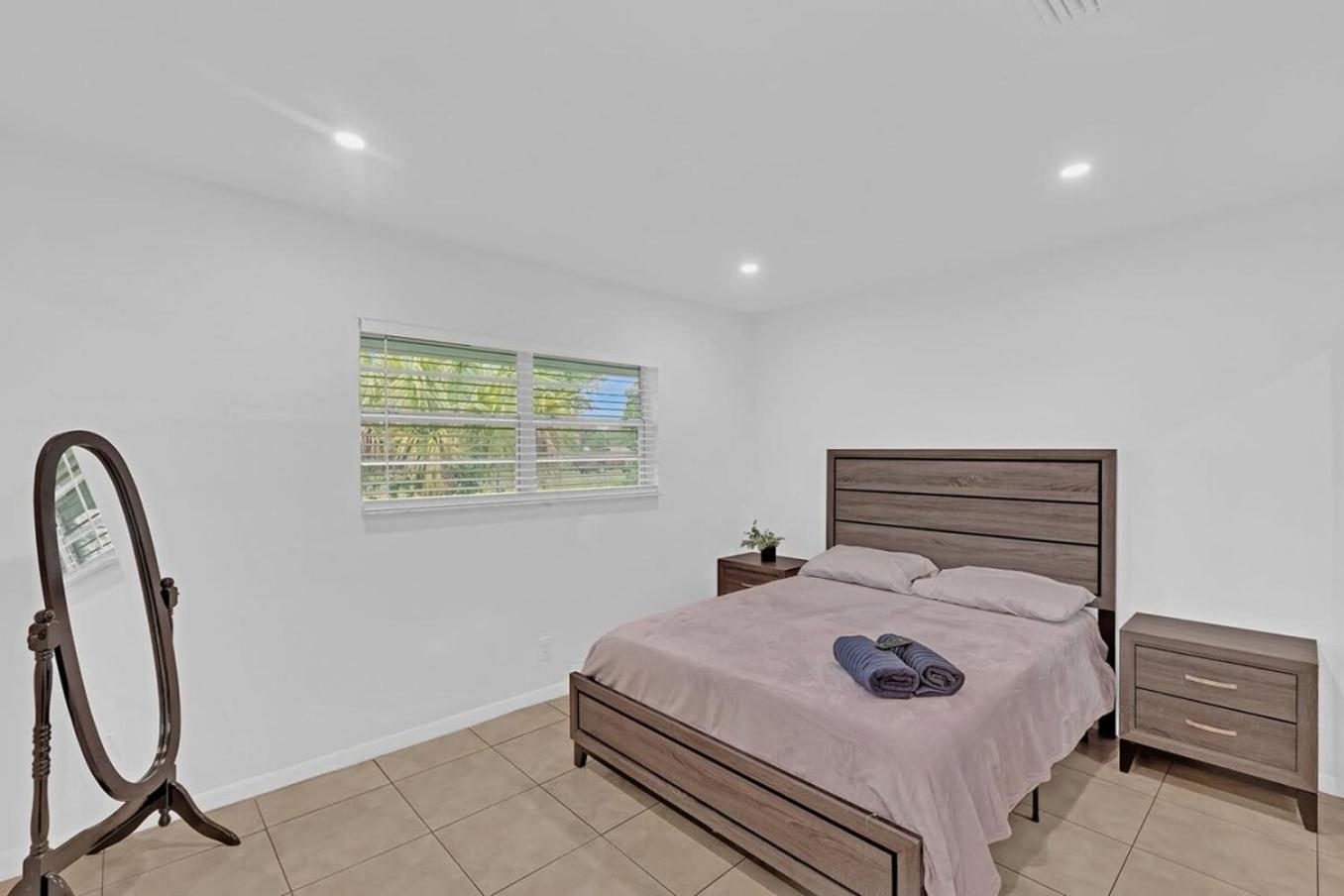 2 Bedroom House Minutes From Beach And Casino Db1 Dania Beach Exterior photo